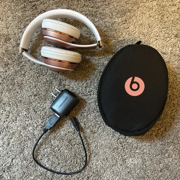 Beats Wireless Headphones - Rose Gold